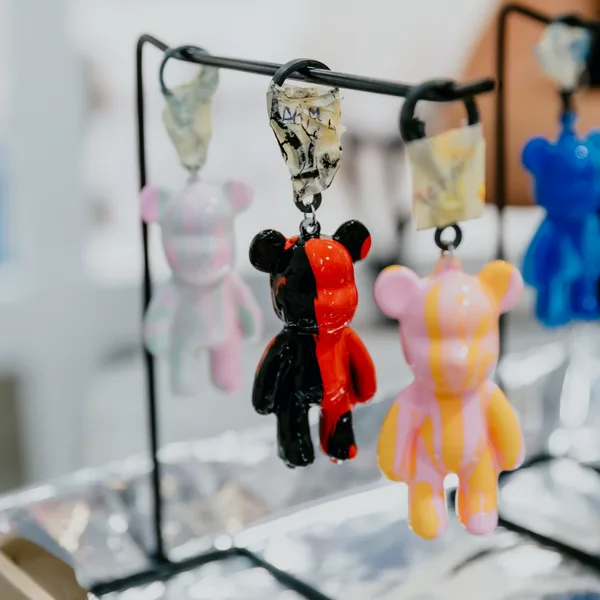 Kész maci kulcstartók színes sorban